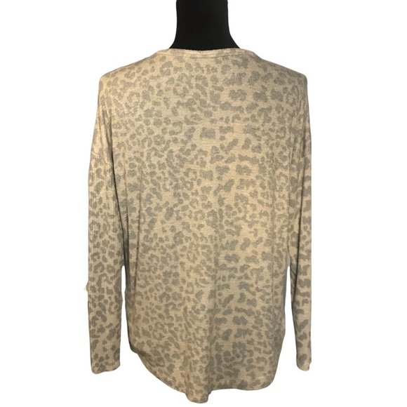 Buffalo Animal Print Women's Top in Tan/Gray - Size Extra Small - Picture 2 of 4